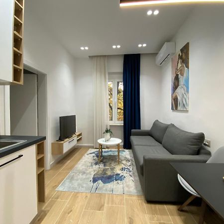 Apartament In Blloku In Front Of Taiwan Tiranë Ngoại thất bức ảnh
