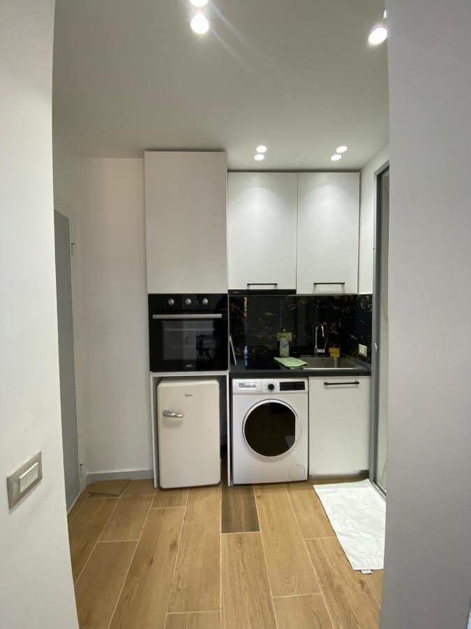 Apartament In Blloku In Front Of Taiwan Tiranë Ngoại thất bức ảnh