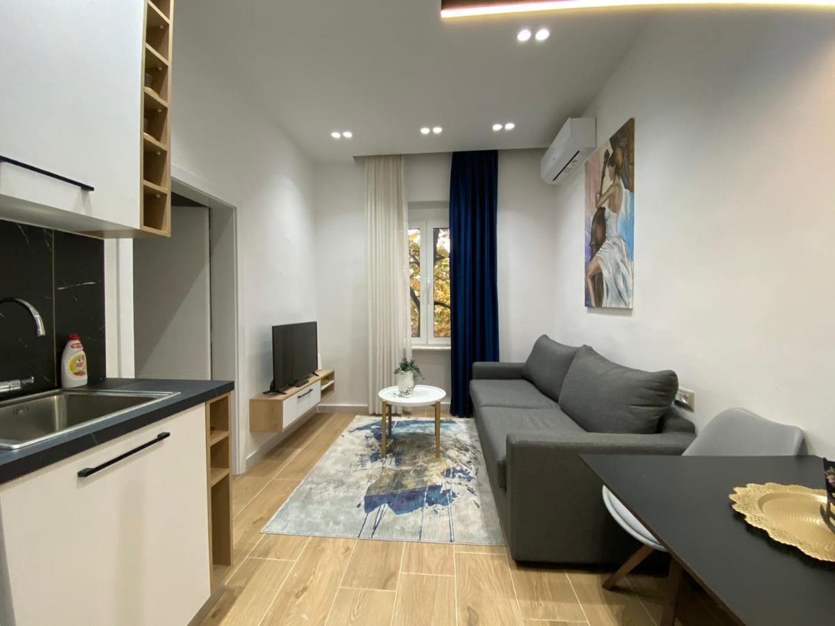 Apartament In Blloku In Front Of Taiwan Tiranë Ngoại thất bức ảnh