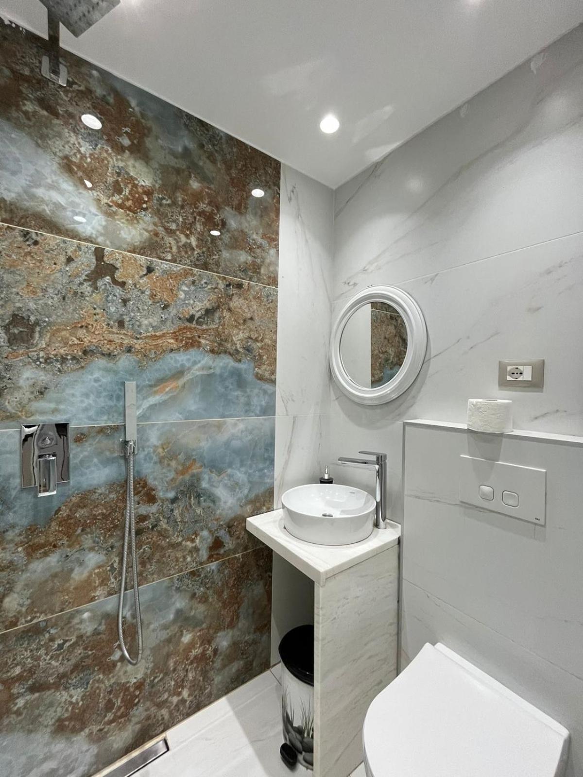 Apartament In Blloku In Front Of Taiwan Tiranë Ngoại thất bức ảnh